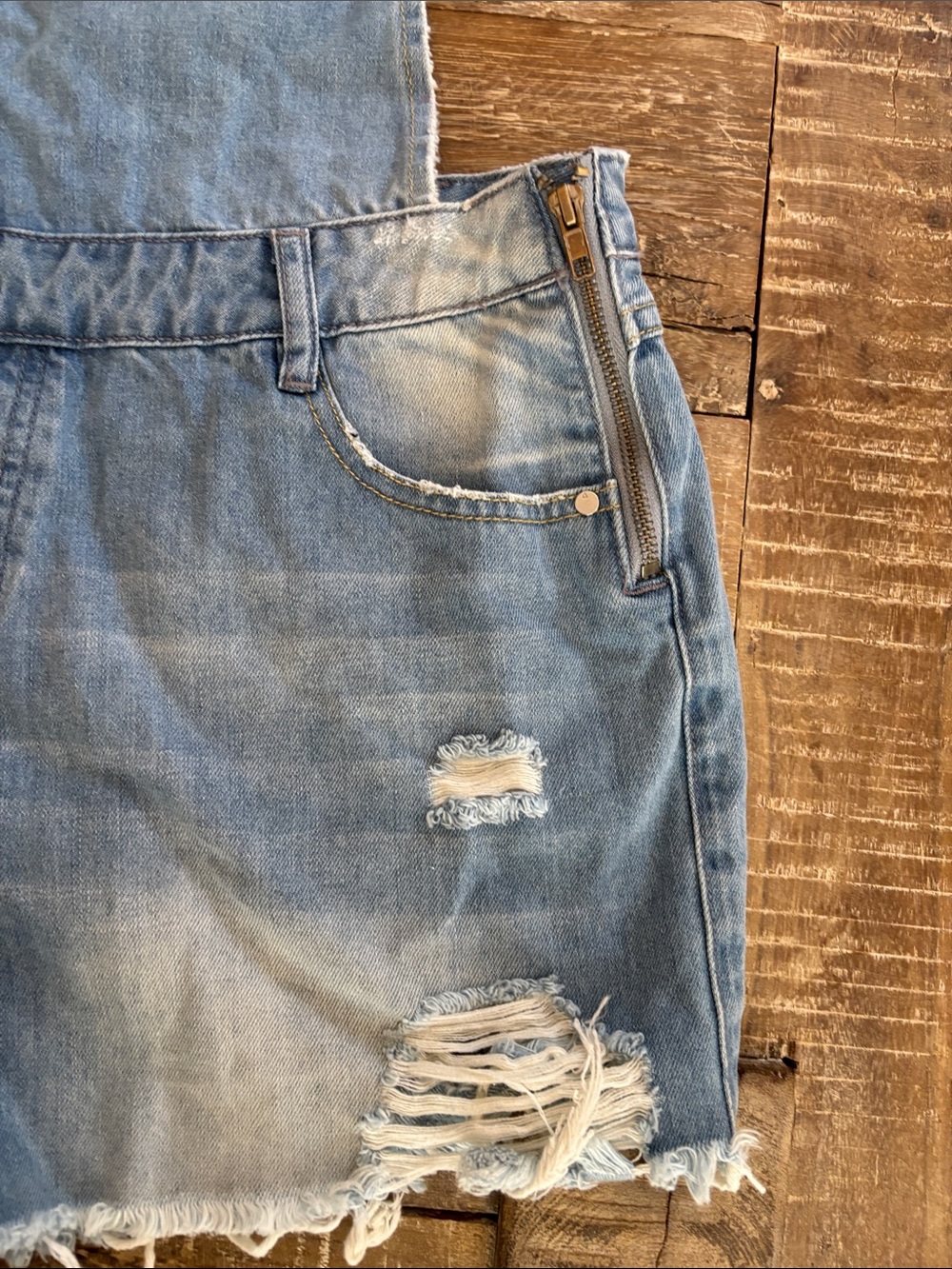 Missguided Distressed Bib Shorts - Picture 2 of 5